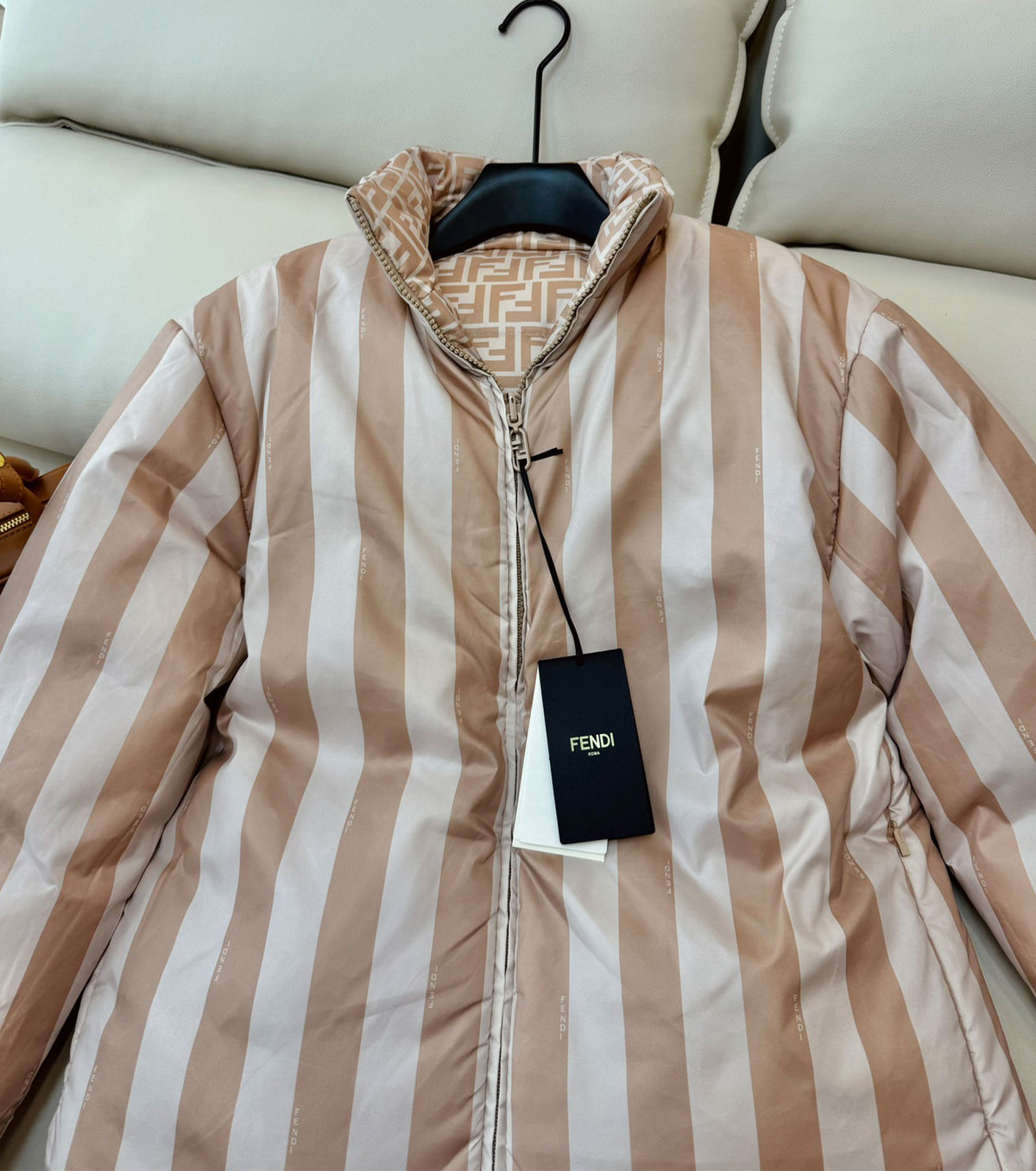 Дамско двулицево пухено яке