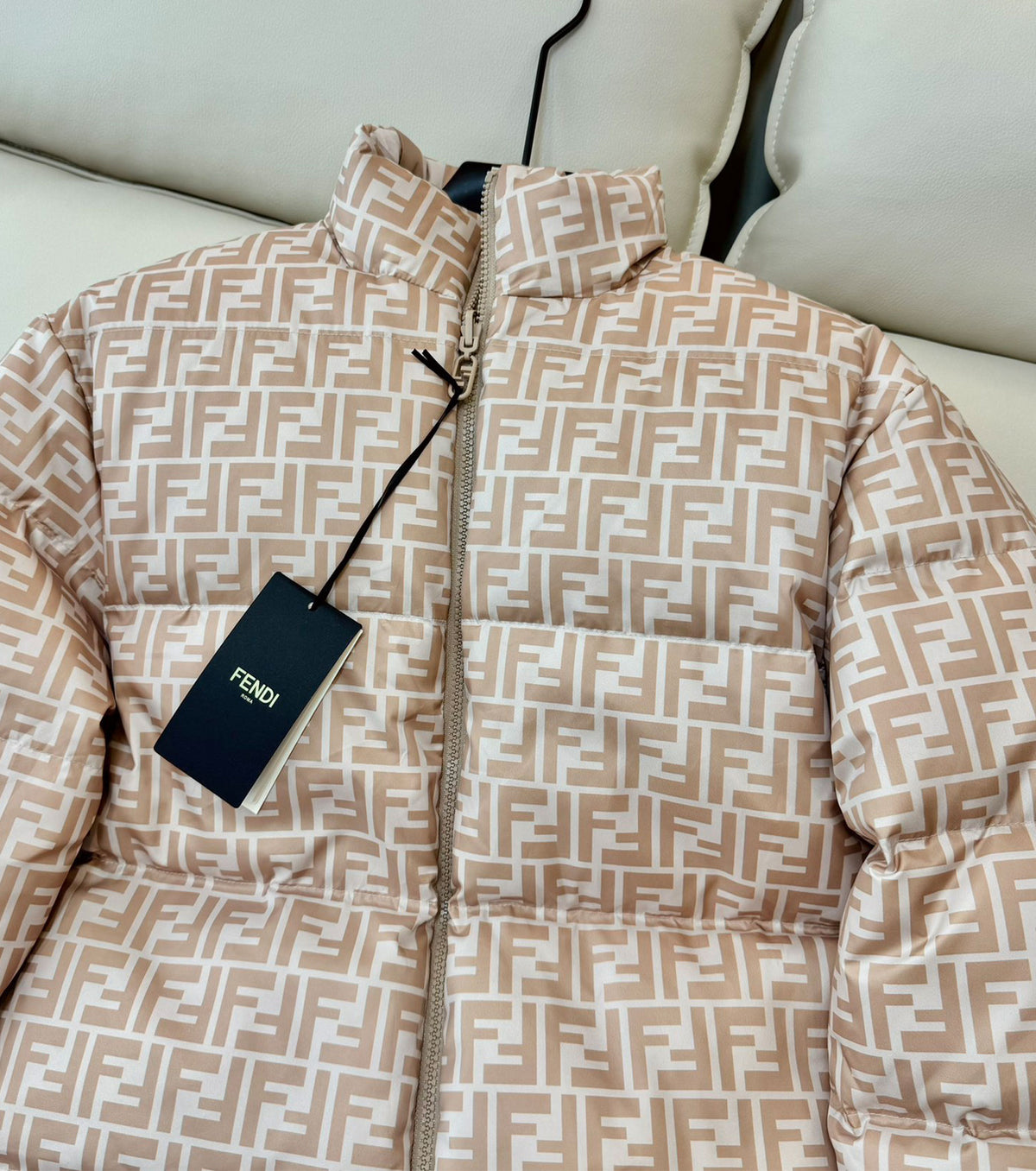 Дамско двулицево пухено яке