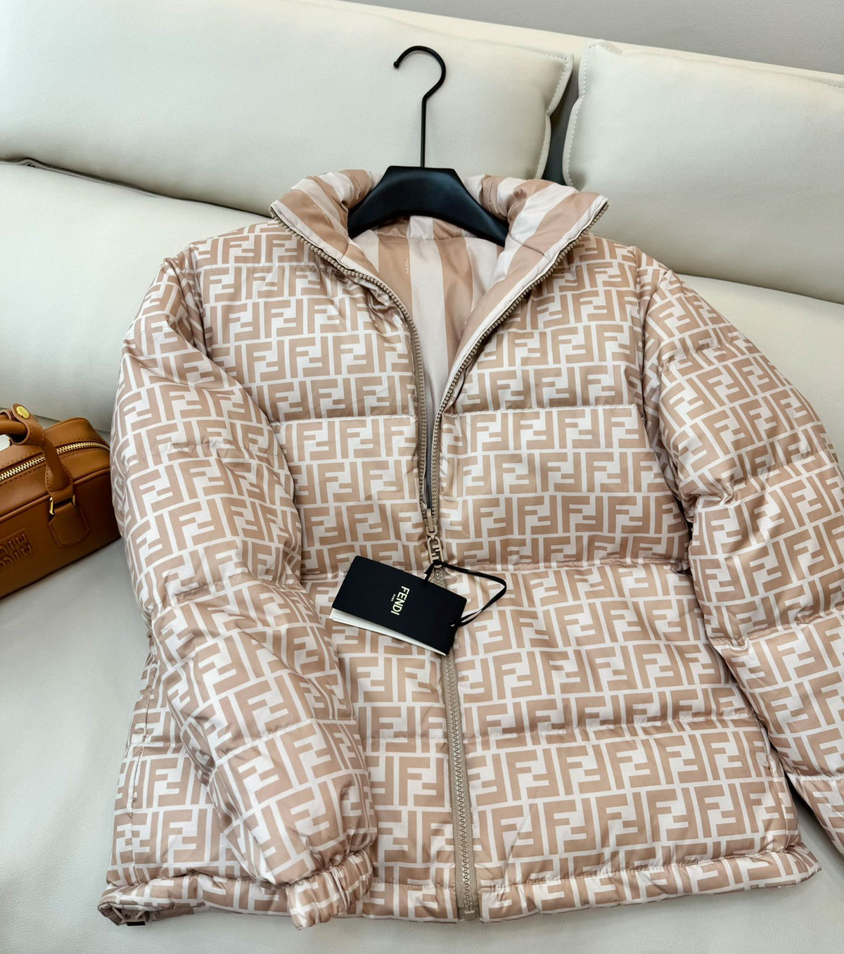 Дамско двулицево пухено яке