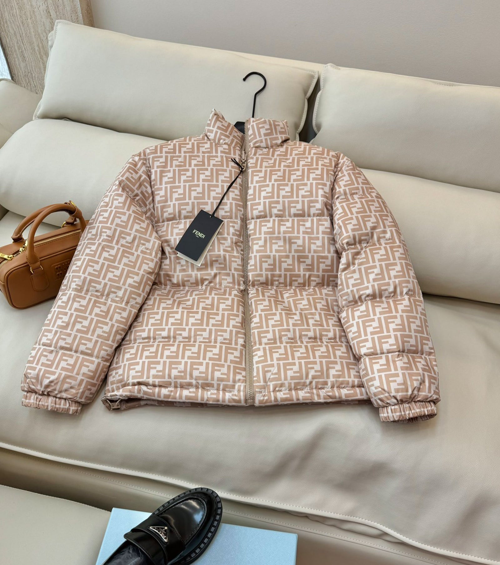 Дамско двулицево пухено яке