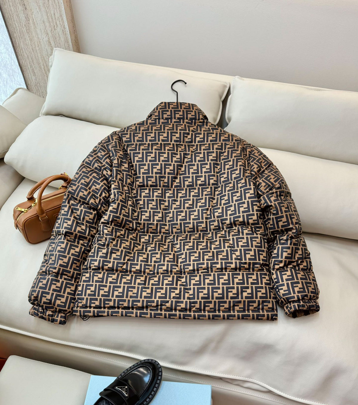 Дамско двулицево пухено яке