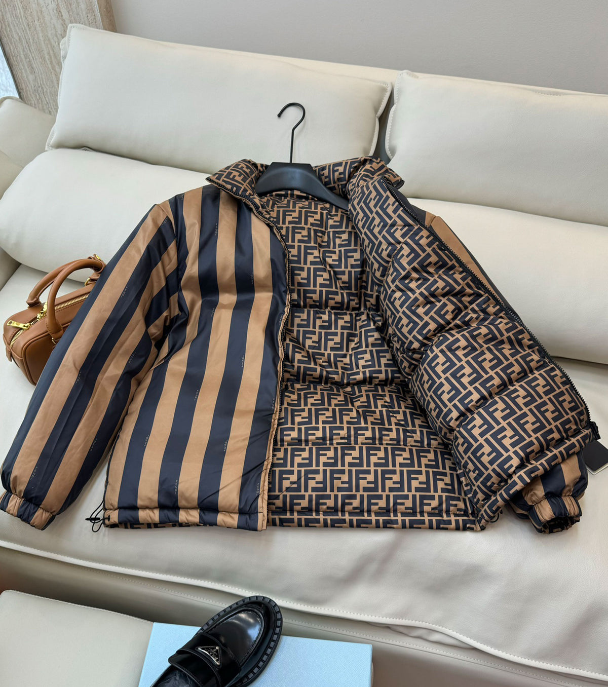 Дамско двулицево пухено яке