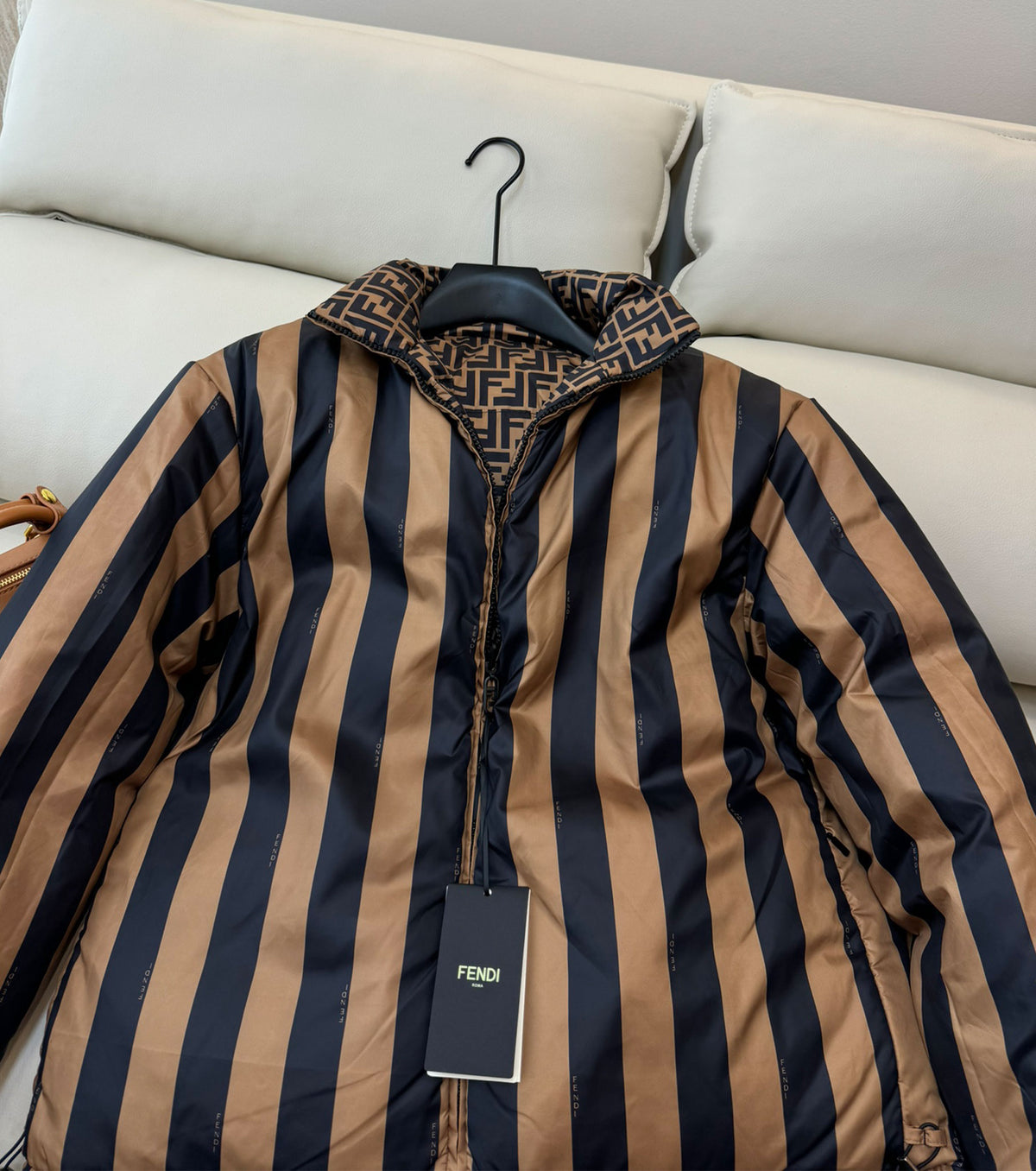 Дамско двулицево пухено яке