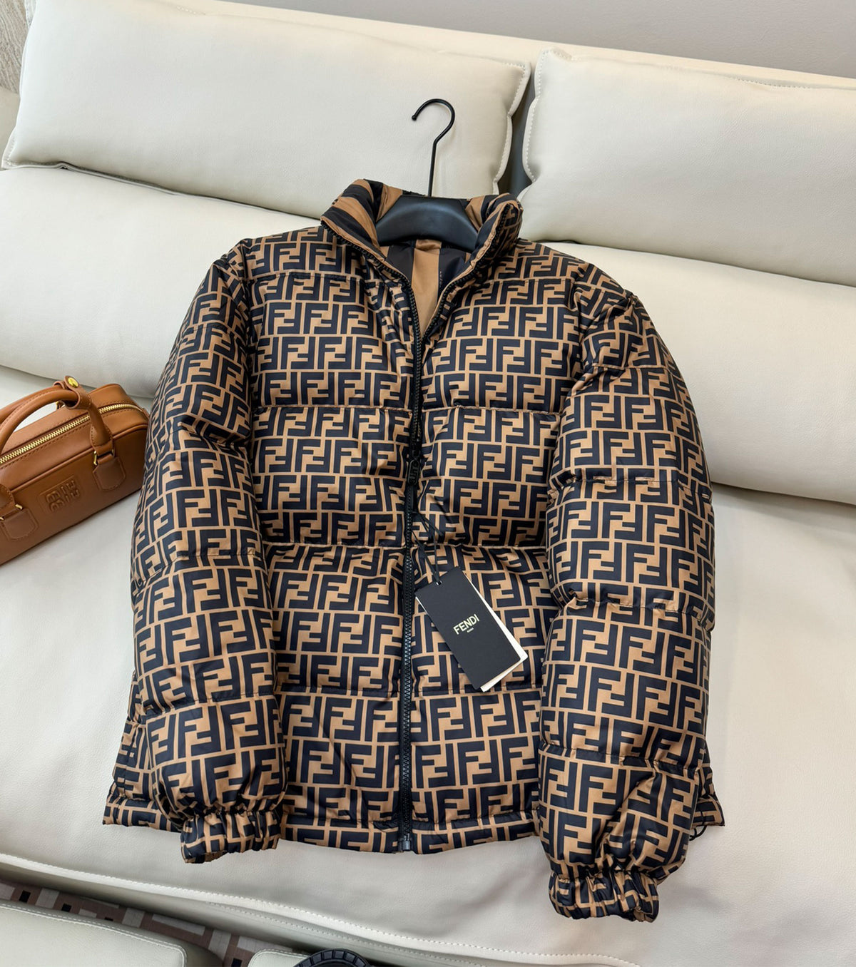 Дамско двулицево пухено яке