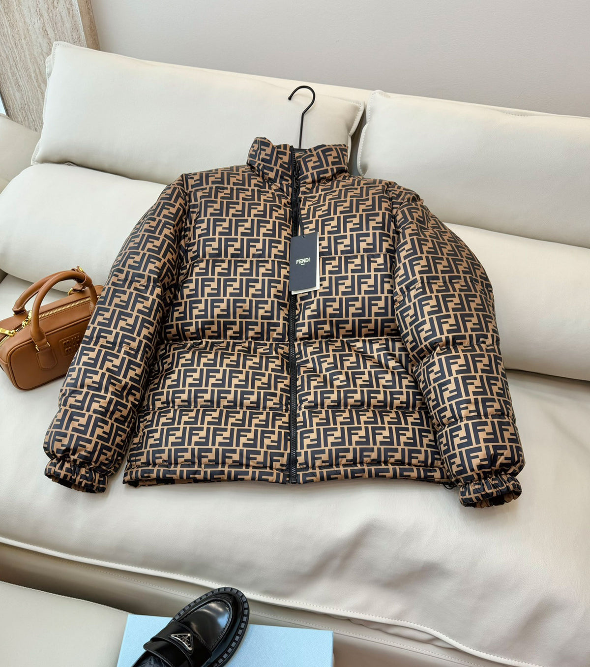 Дамско двулицево пухено яке