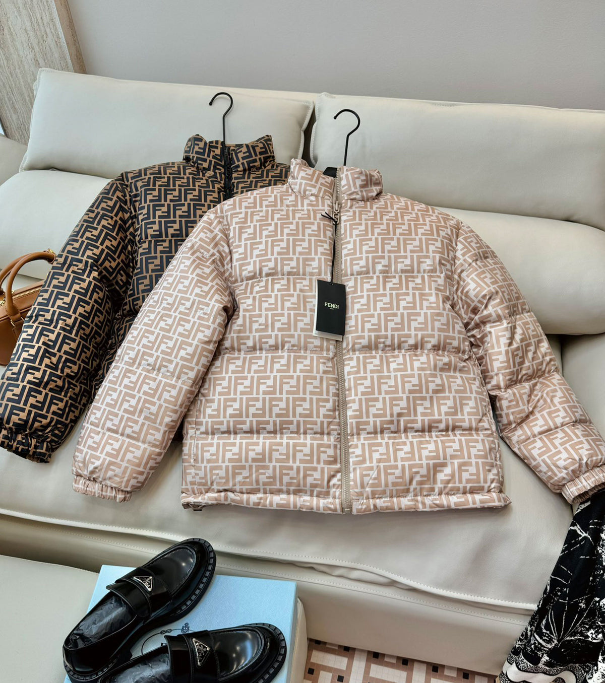 Дамско двулицево пухено яке