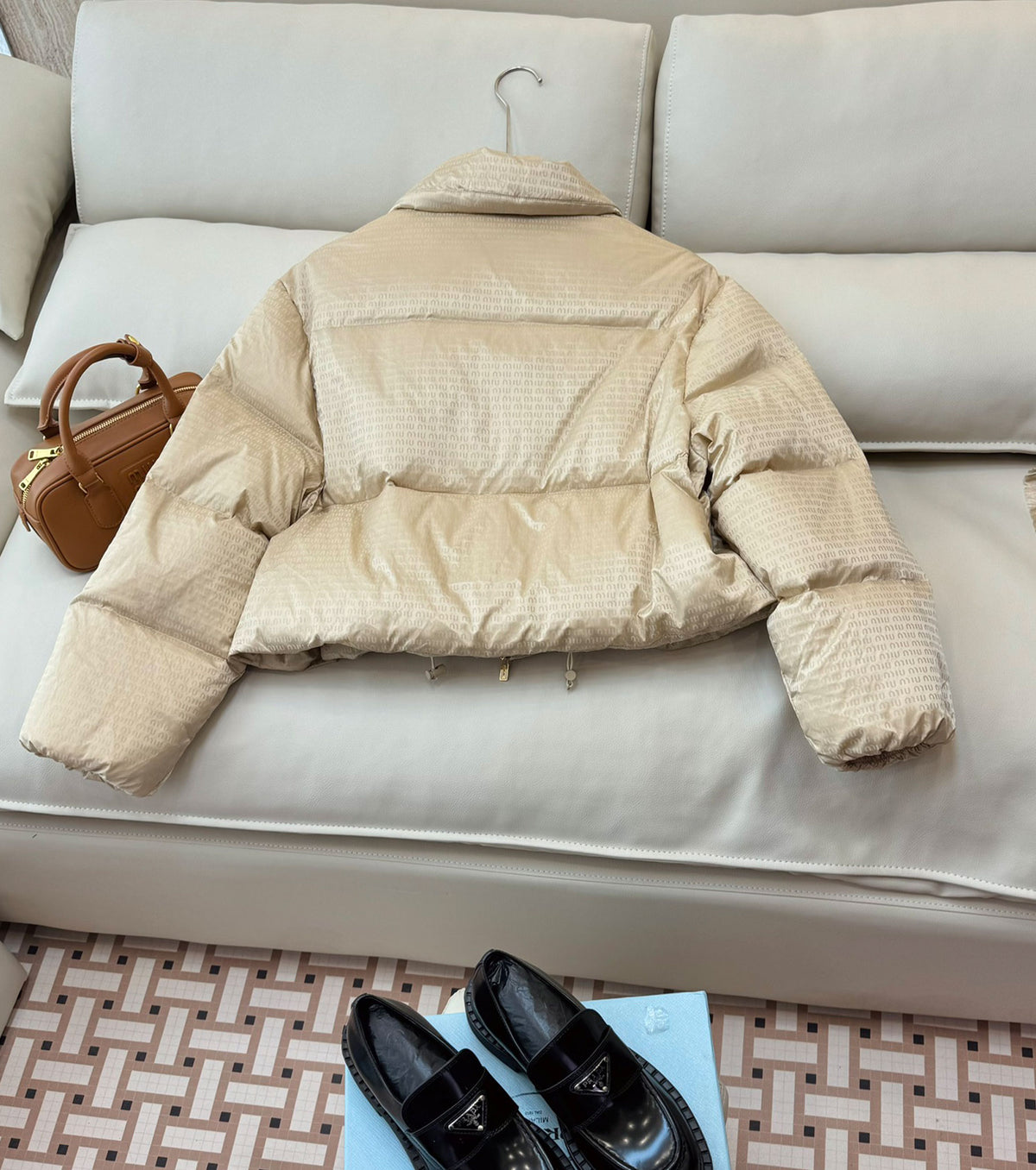 Дамско пухено бомбър яке