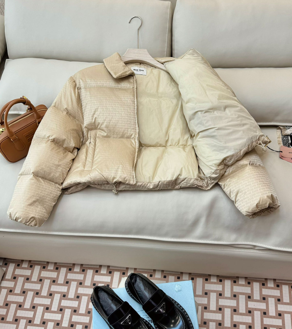 Дамско пухено бомбър яке