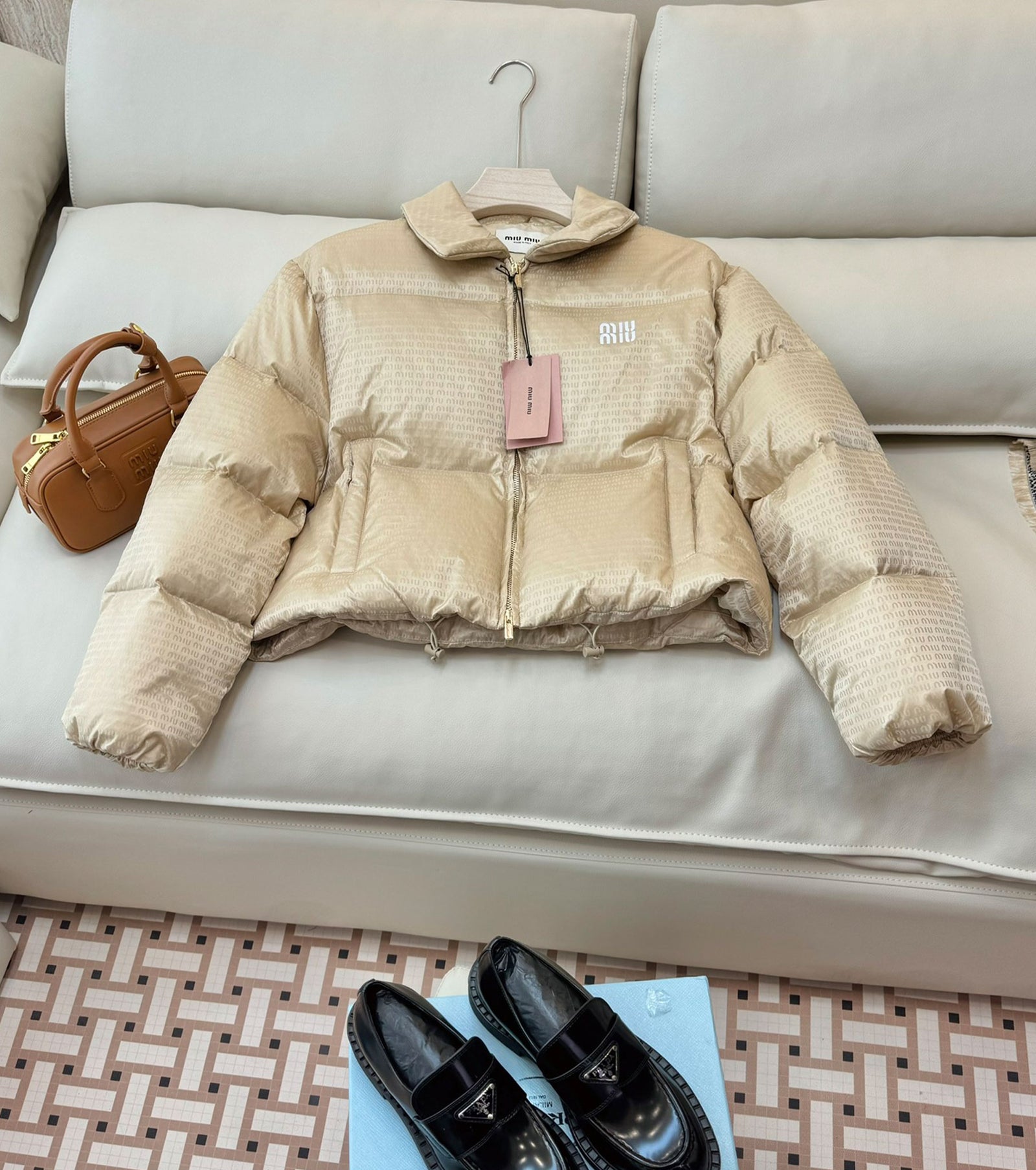 Дамско пухено бомбър яке