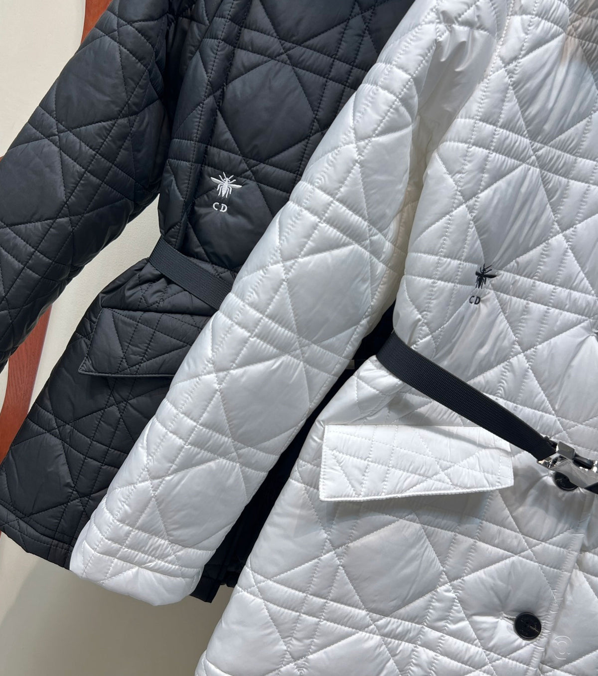 Капитонирано яке с колан