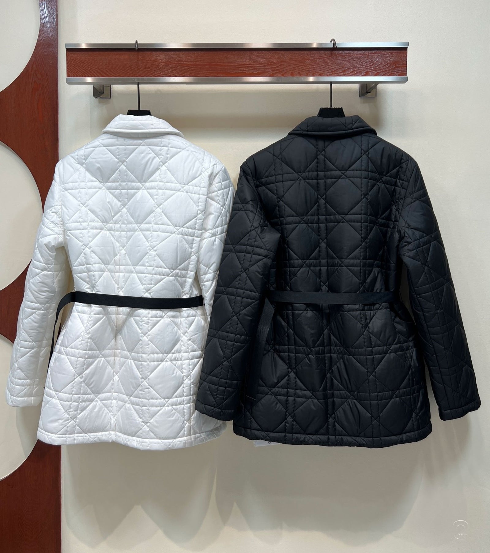 Капитонирано яке с колан