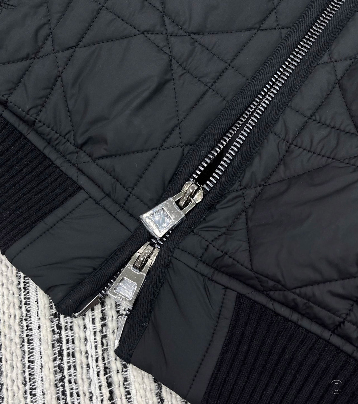 Яке Macrocannage с голяма яка