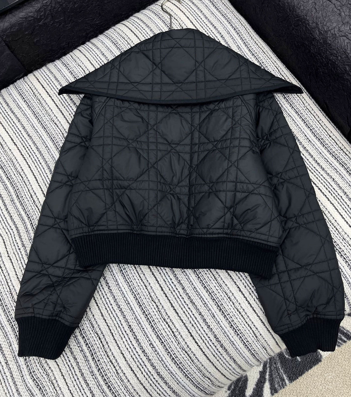 Яке Macrocannage с голяма яка