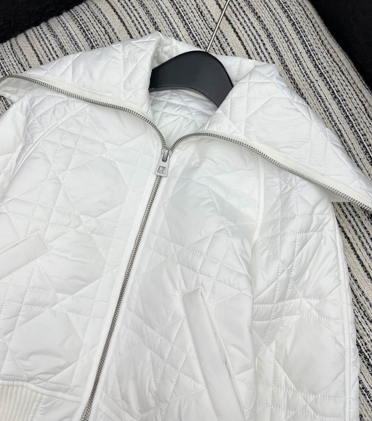 Яке Macrocannage с голяма яка