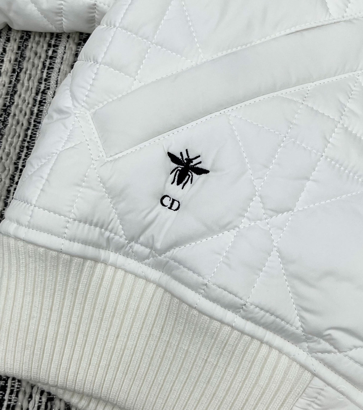 Яке Macrocannage с голяма яка