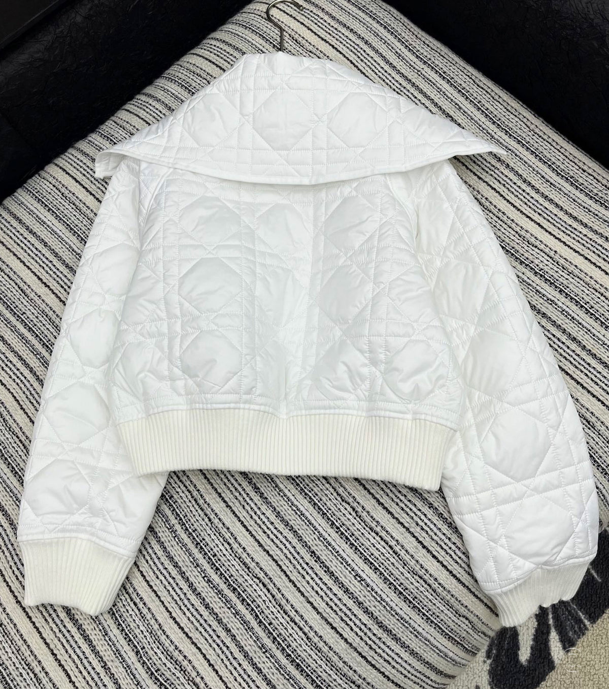 Яке Macrocannage с голяма яка