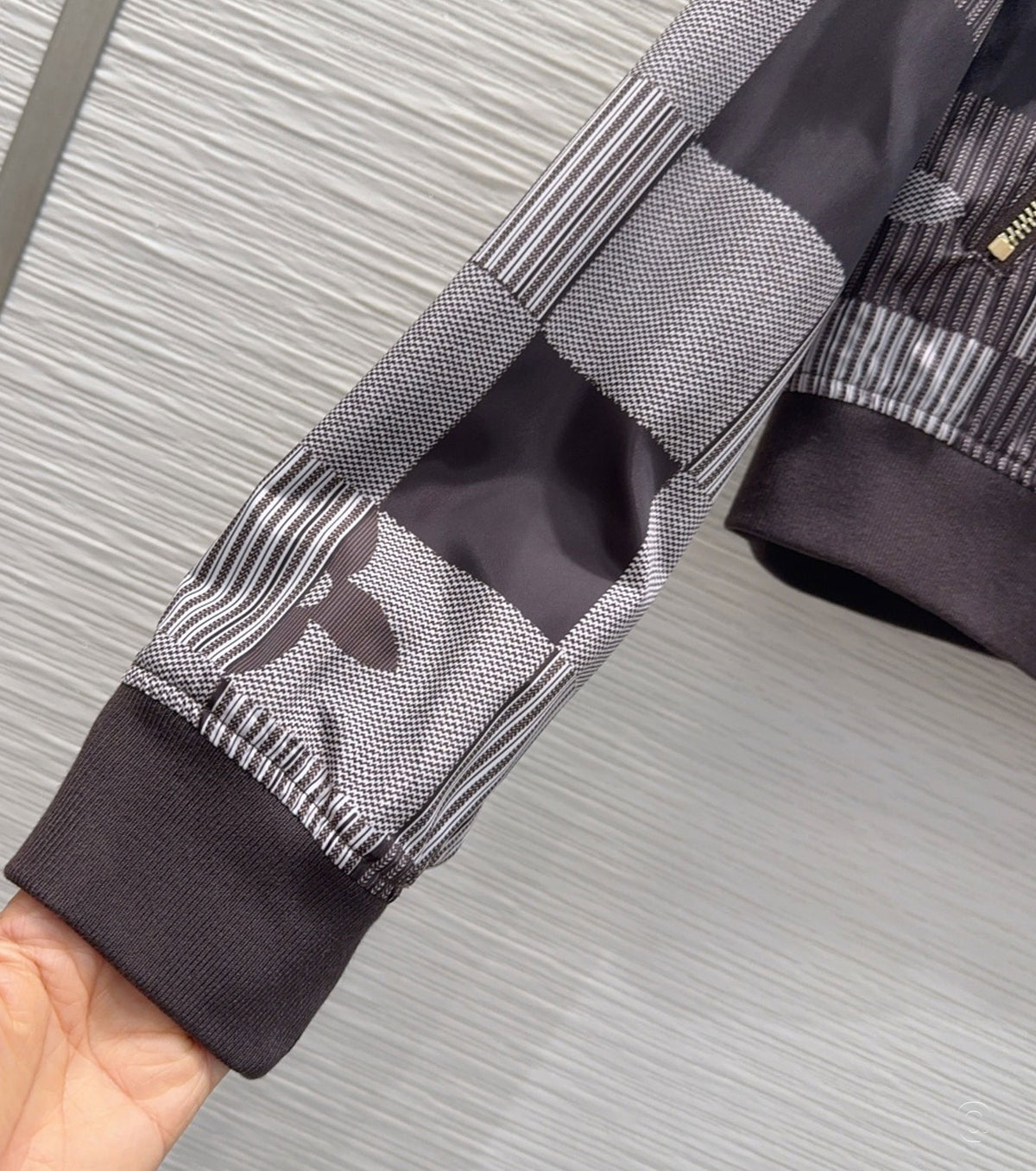 Дамска двулицева ветровка