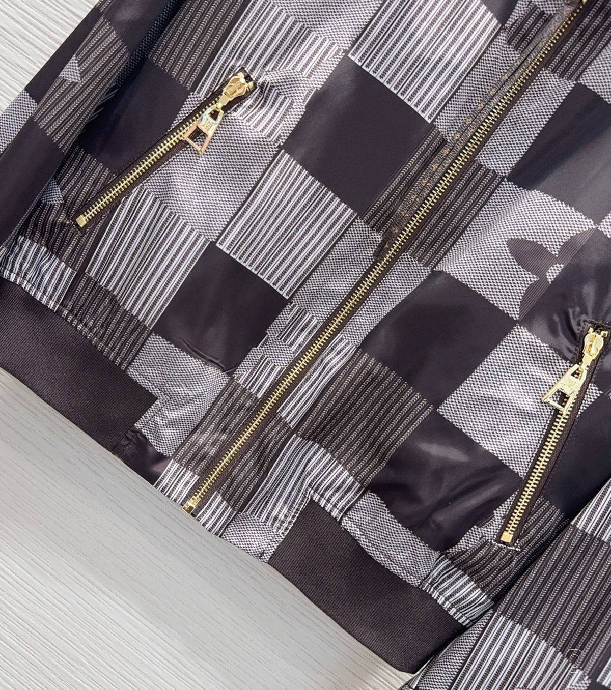 Дамска двулицева ветровка