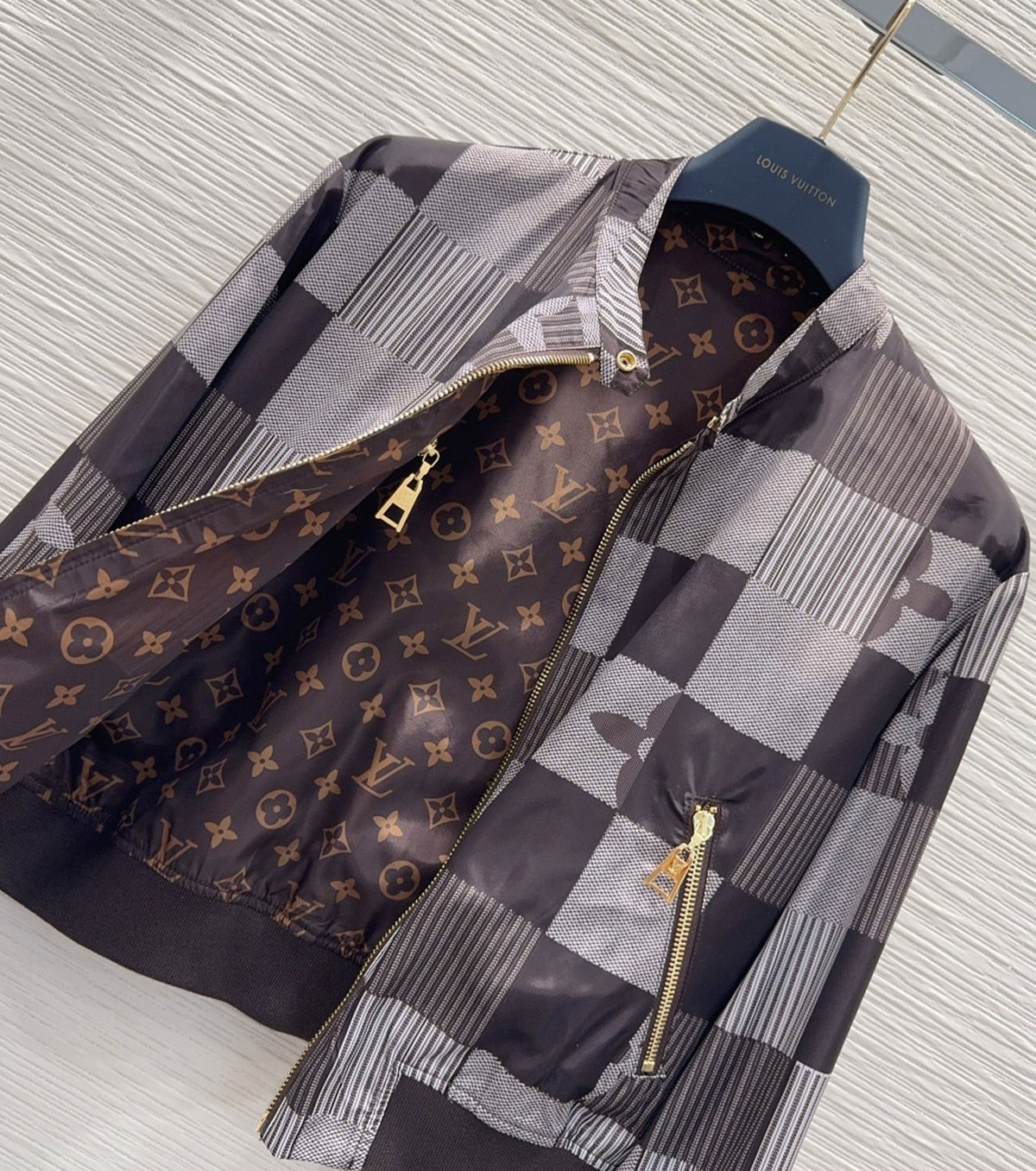 Дамска двулицева ветровка