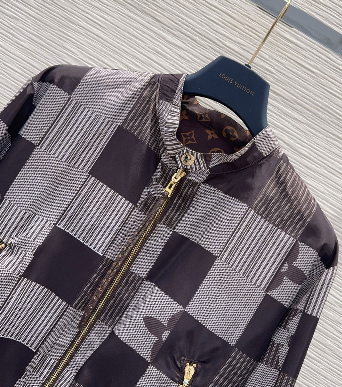 Дамска двулицева ветровка