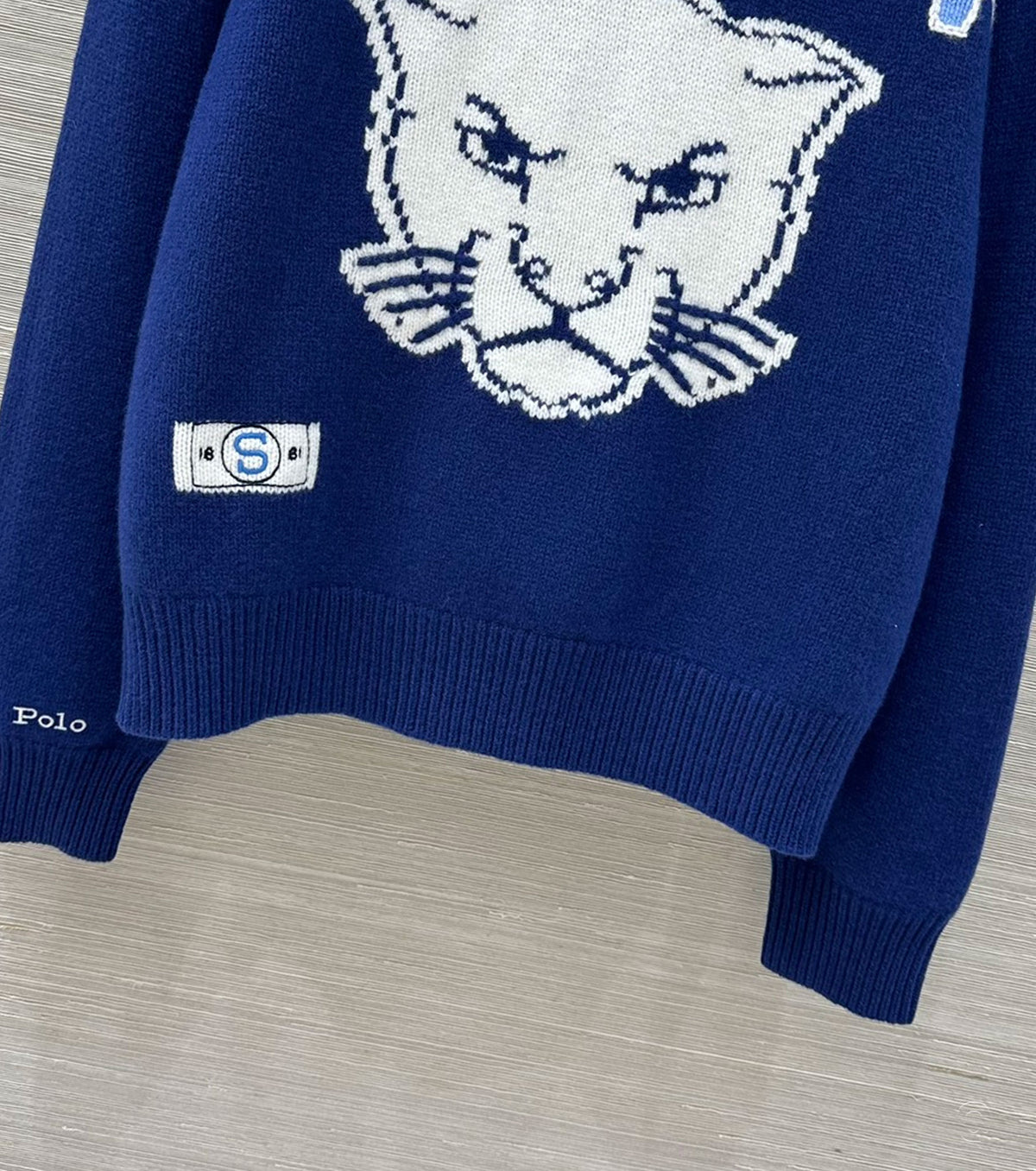 Дамски вълнен пуловер с качулка Oversized