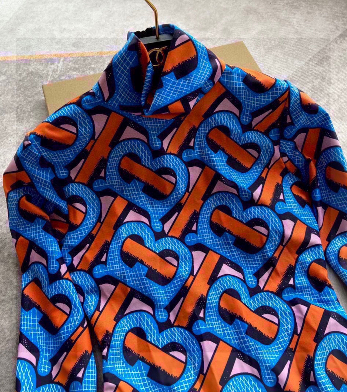 БАНСКИ С ДЪЛЪГ РЪКАВ