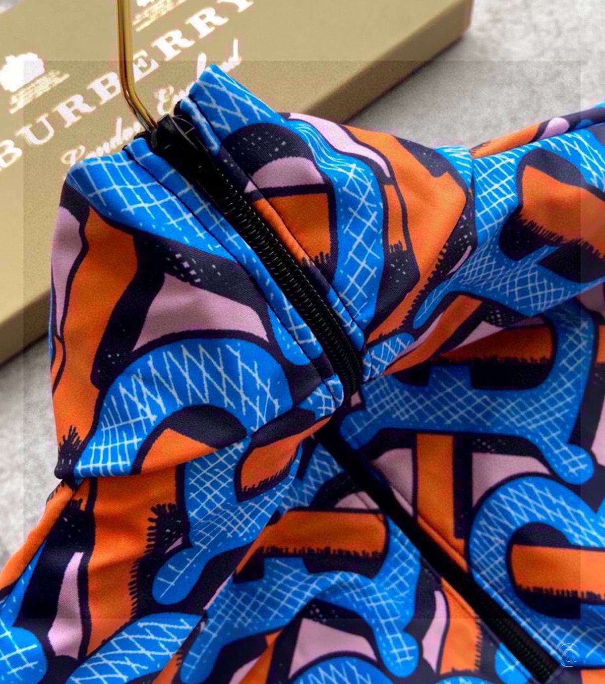 БАНСКИ С ДЪЛЪГ РЪКАВ