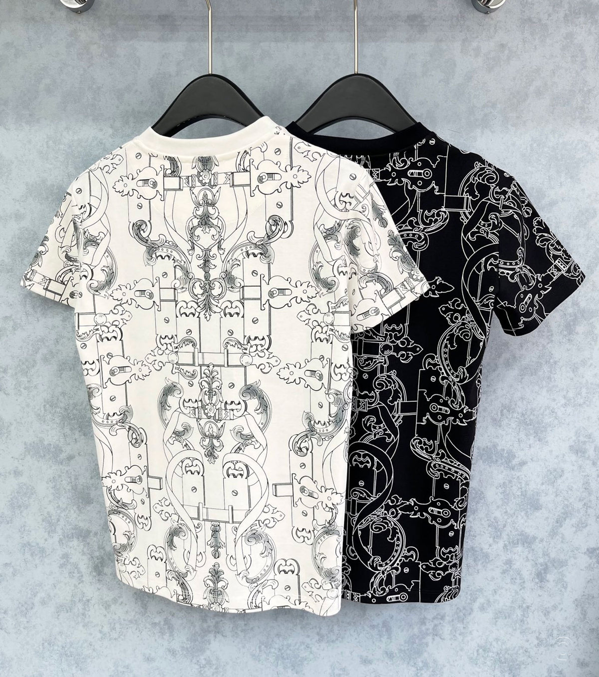 Права тениска "Ferronnerie Remix".