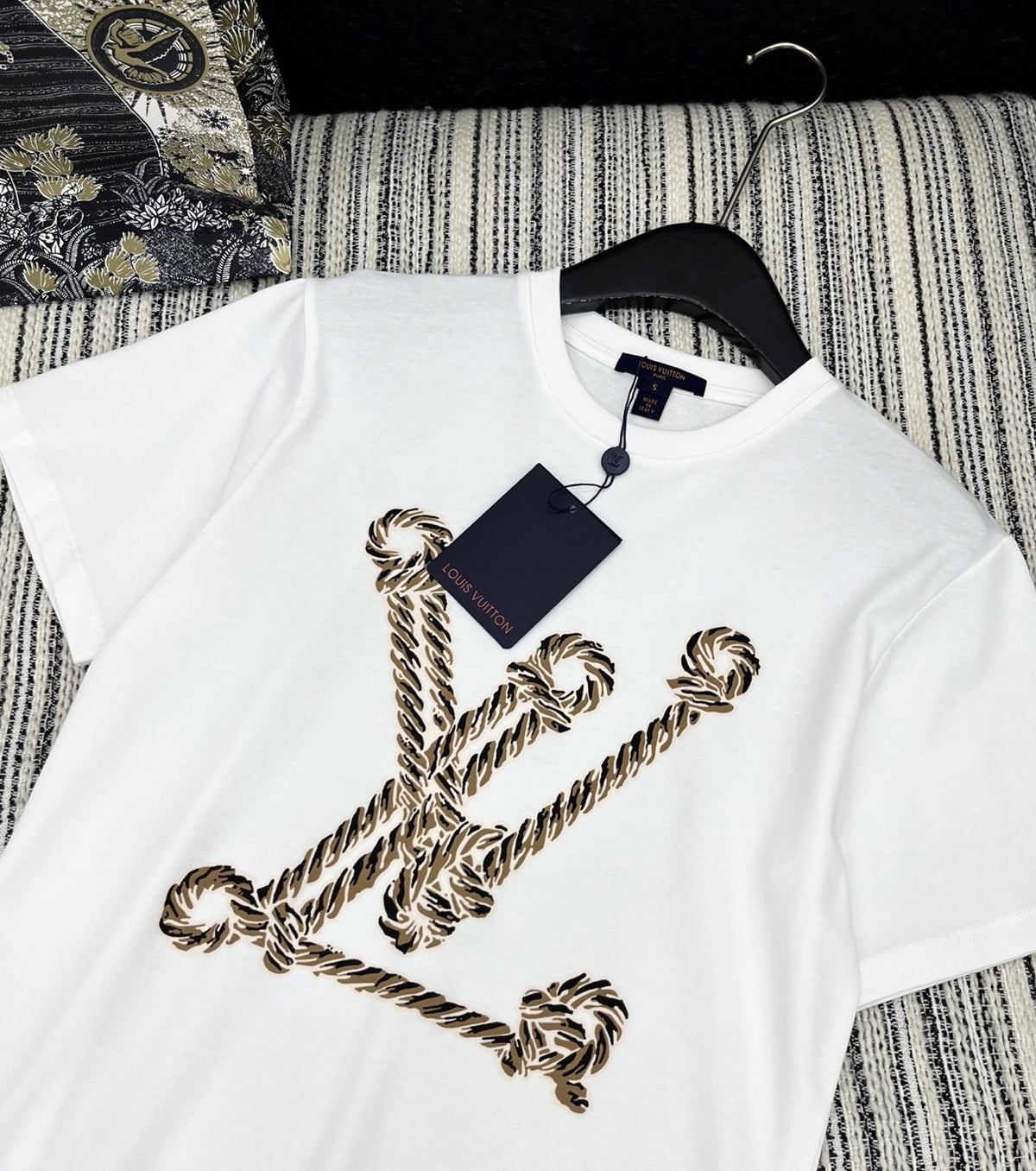 Дамска тениска с лого