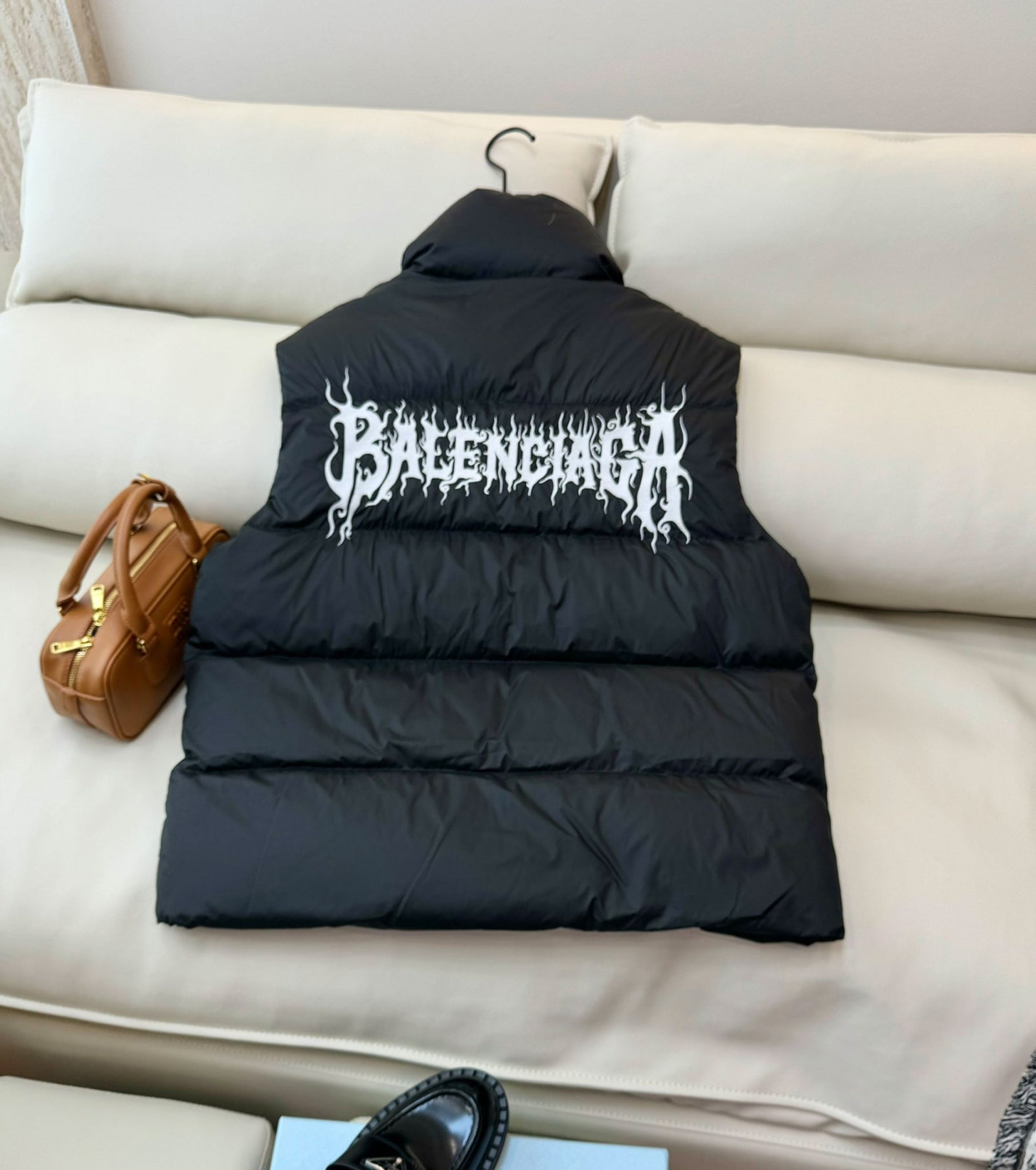 Дамски пухен елек