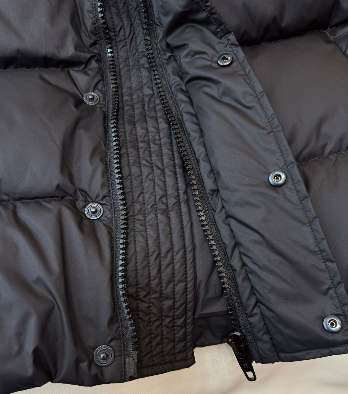 Дамски пухен елек