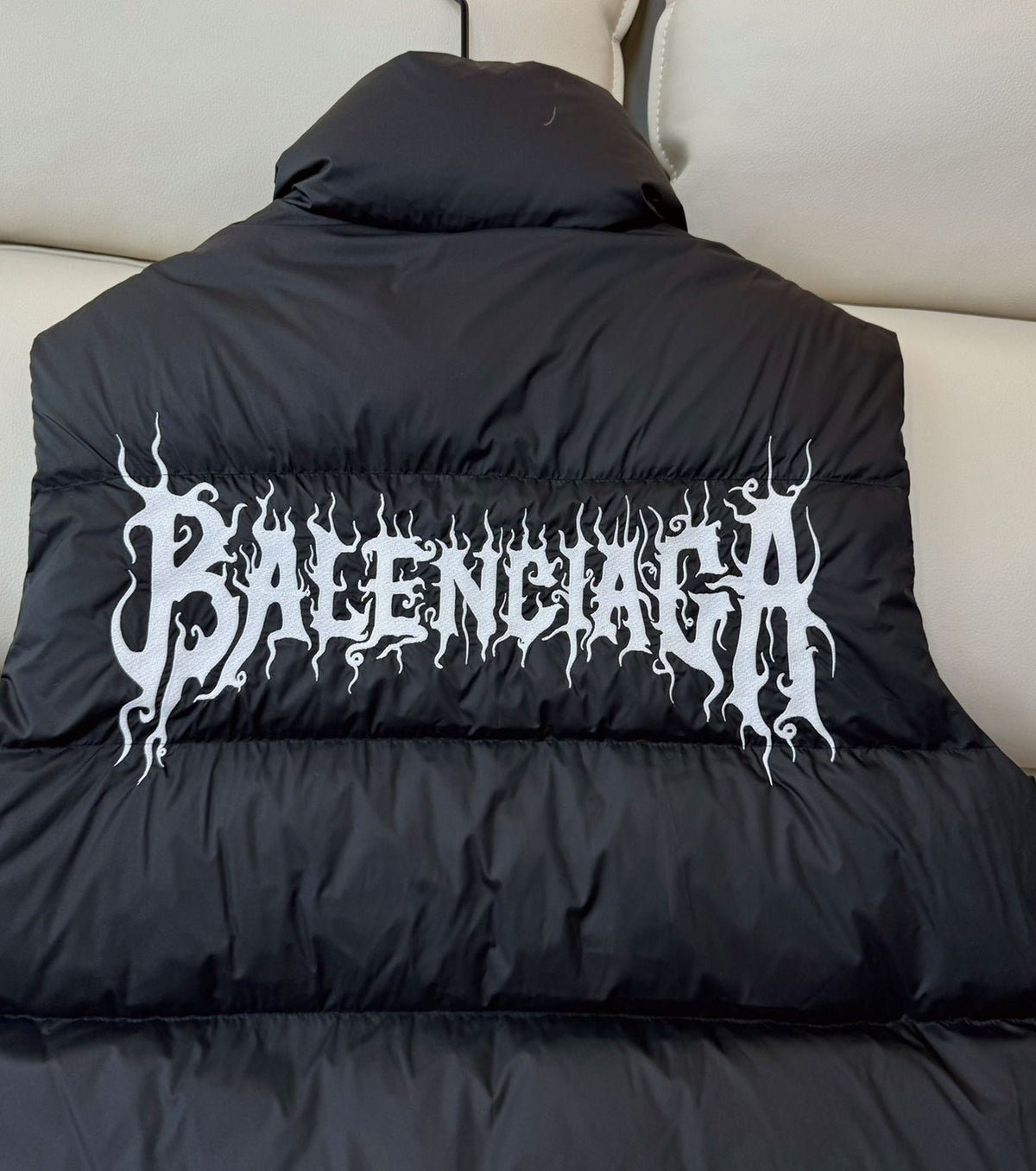 Дамски пухен елек