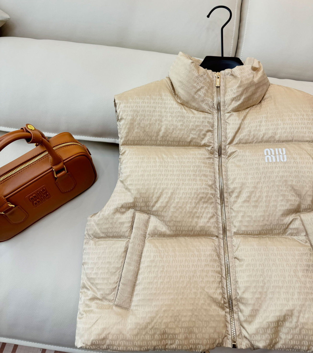 Дамски пухен елек