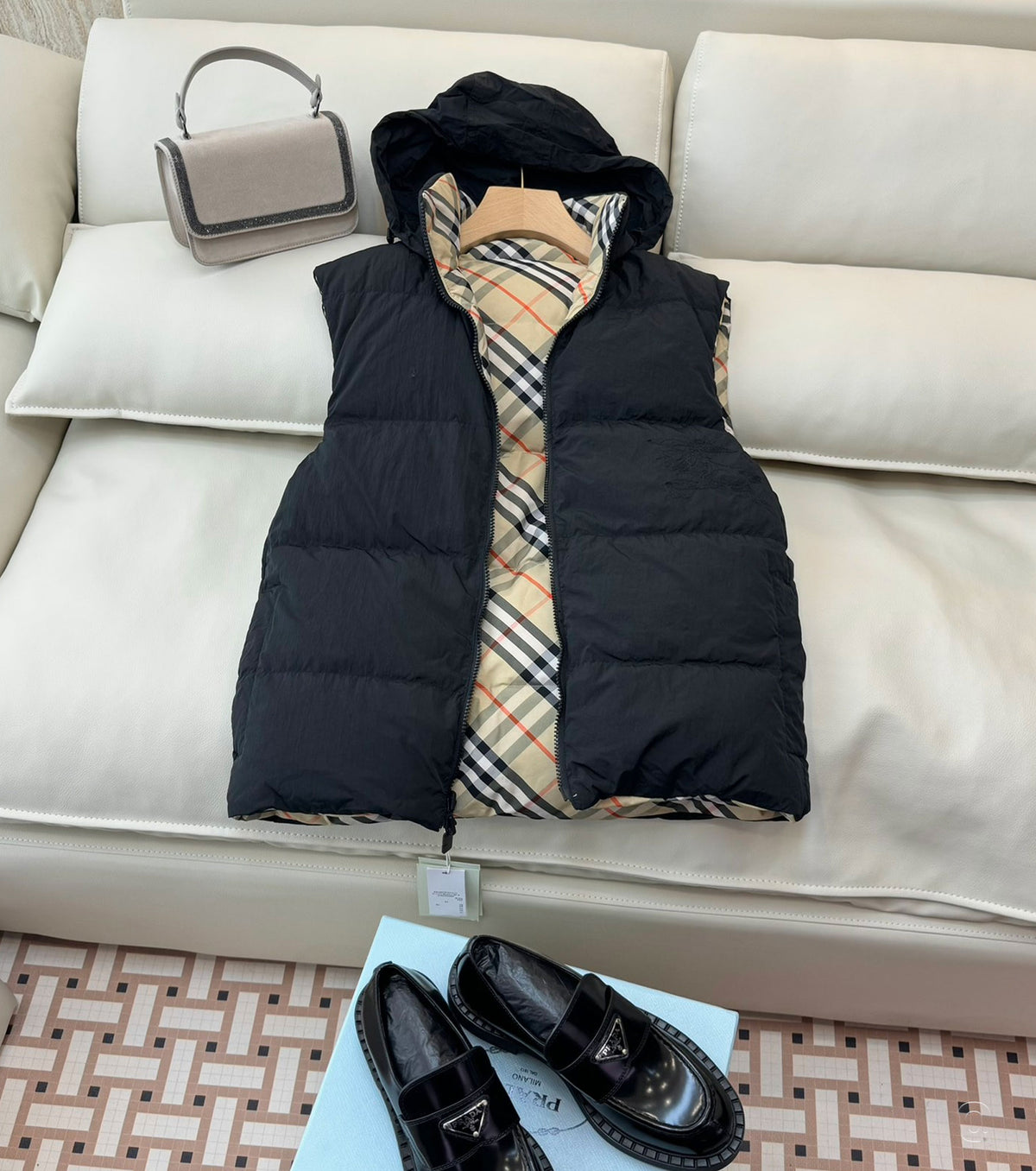 Дамски двулицев пухен елек