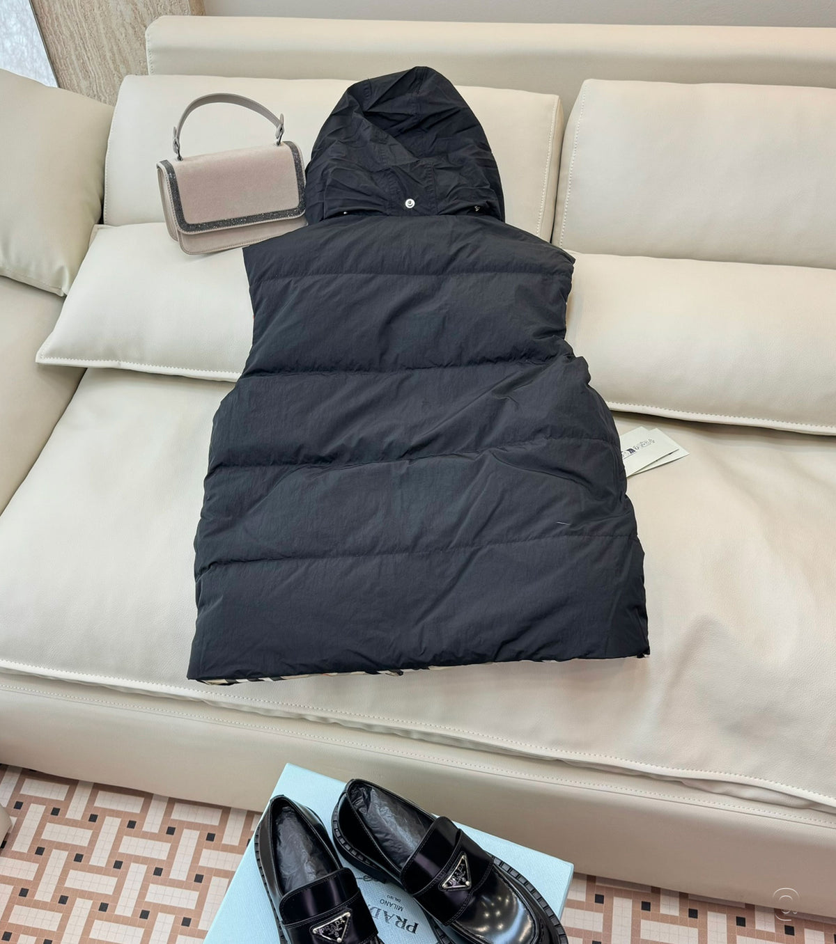 Дамски двулицев пухен елек