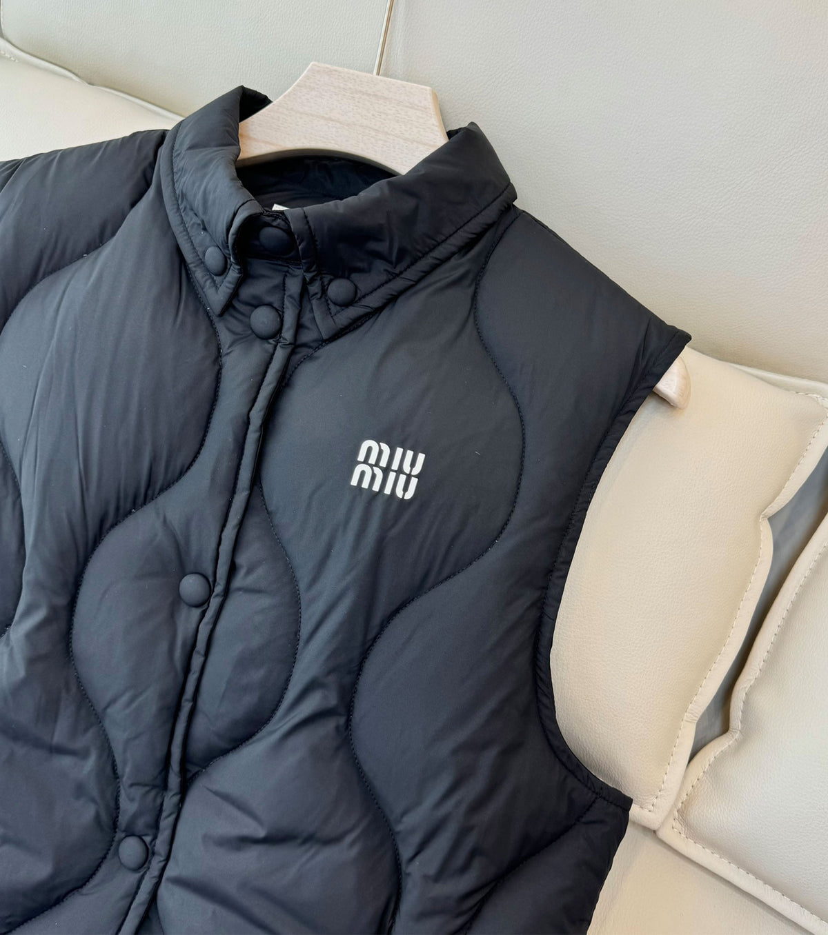 Дамски пухен елек