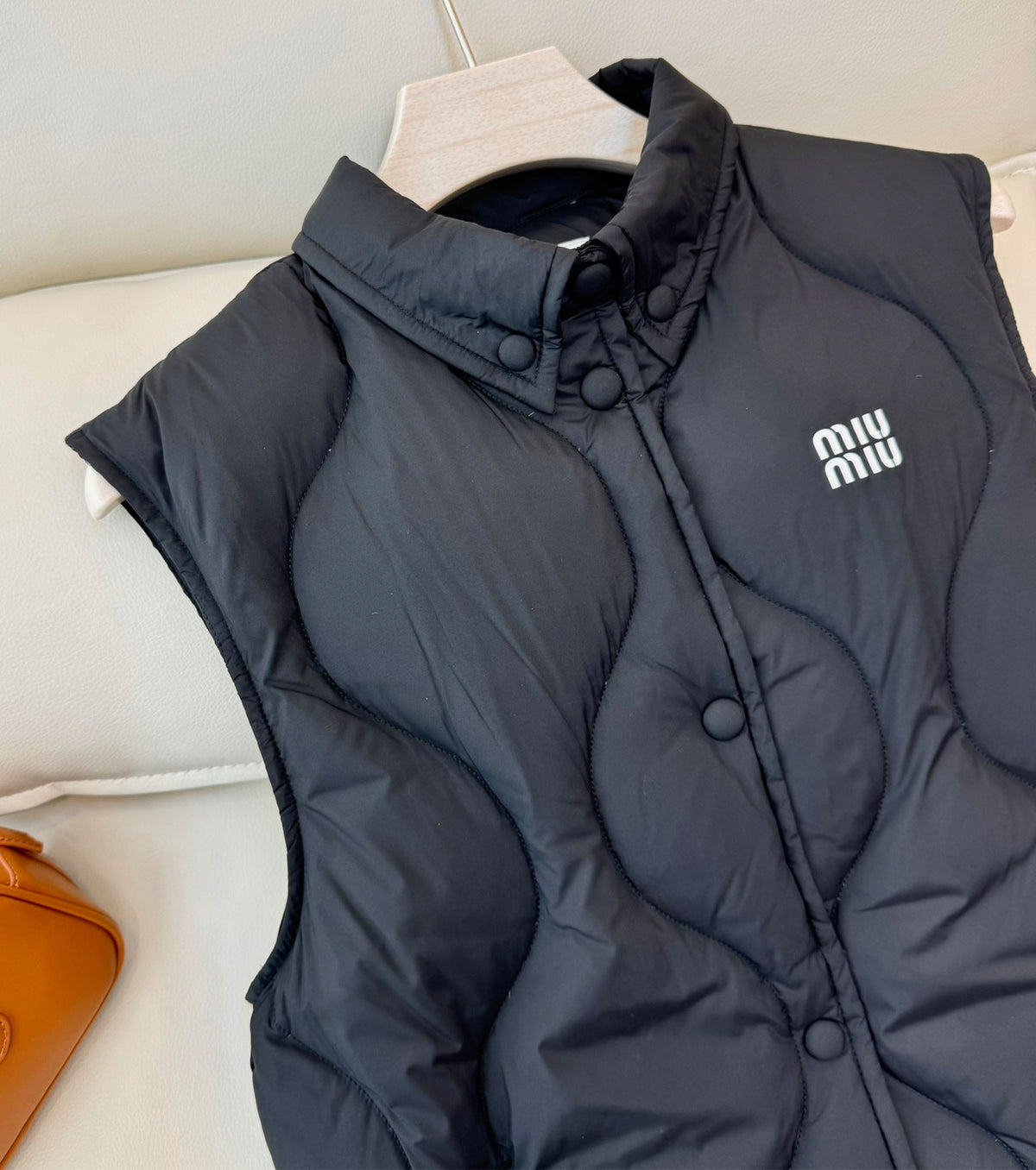 Дамски пухен елек