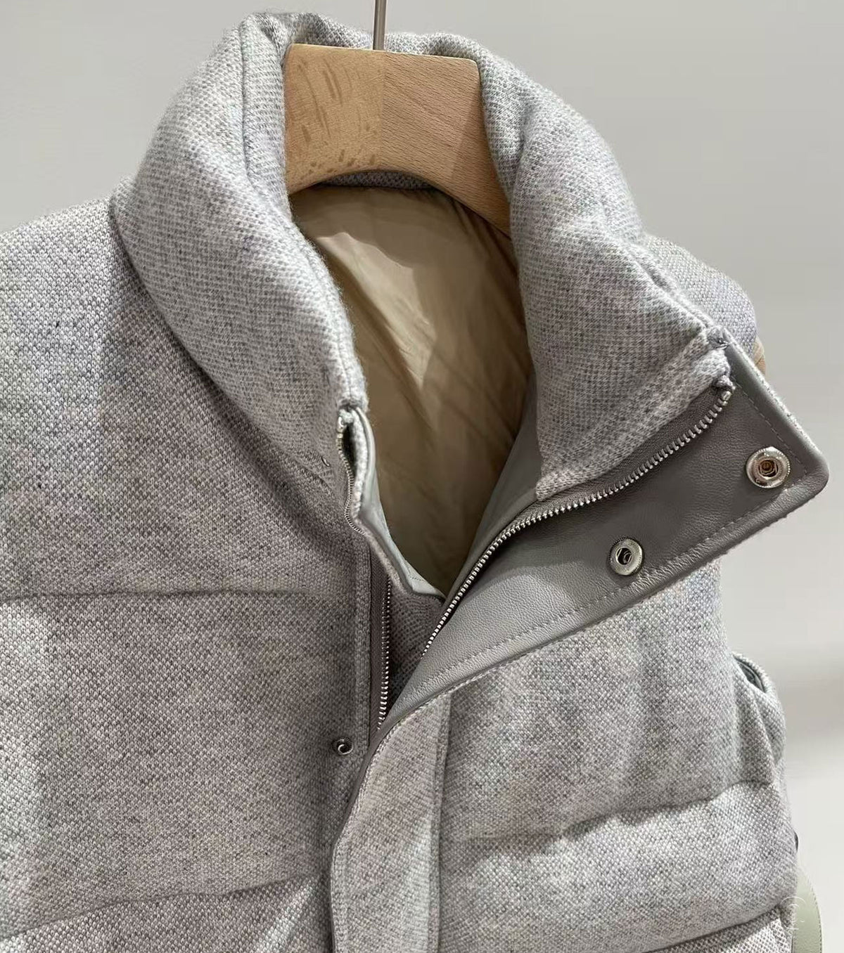 Дамски елек от гъши пух