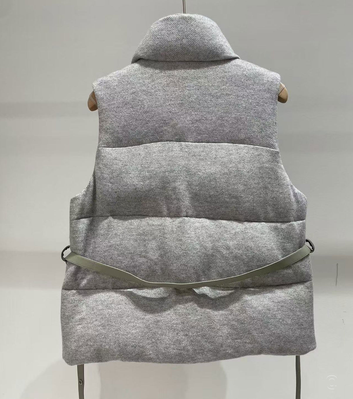 Дамски елек от гъши пух