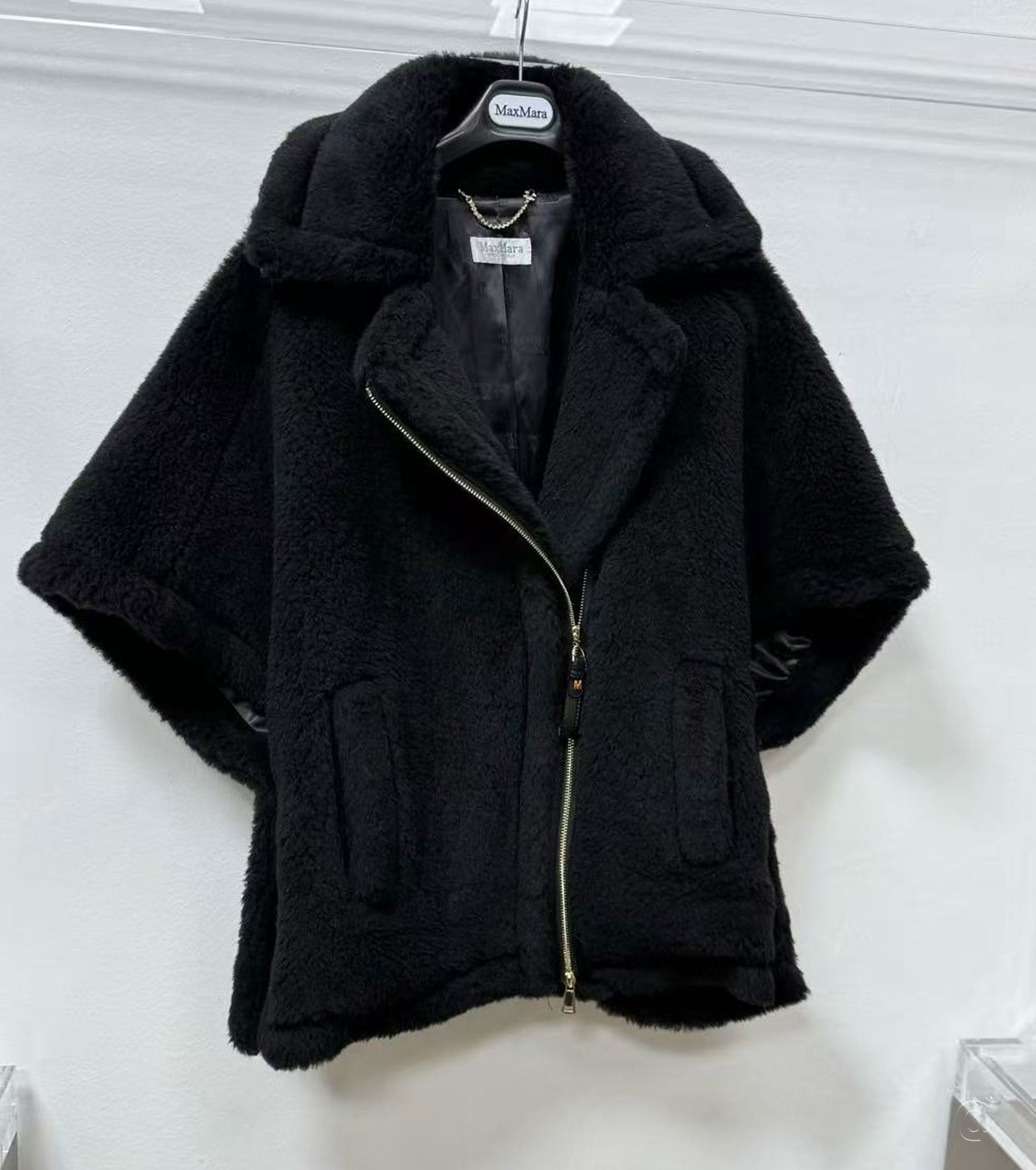 Дамски елек от вълна алпака